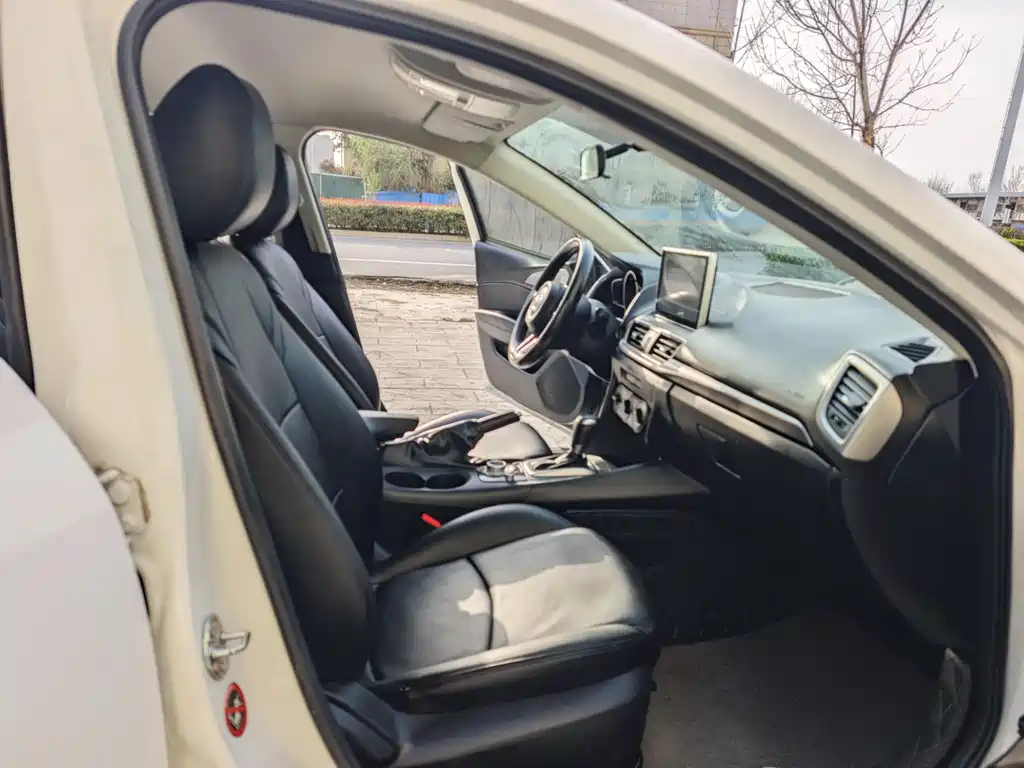 Mazda3 Angkesela 2017 Sedan 1.5L Automatic Comfort Type National V купить на сайте DeffCars