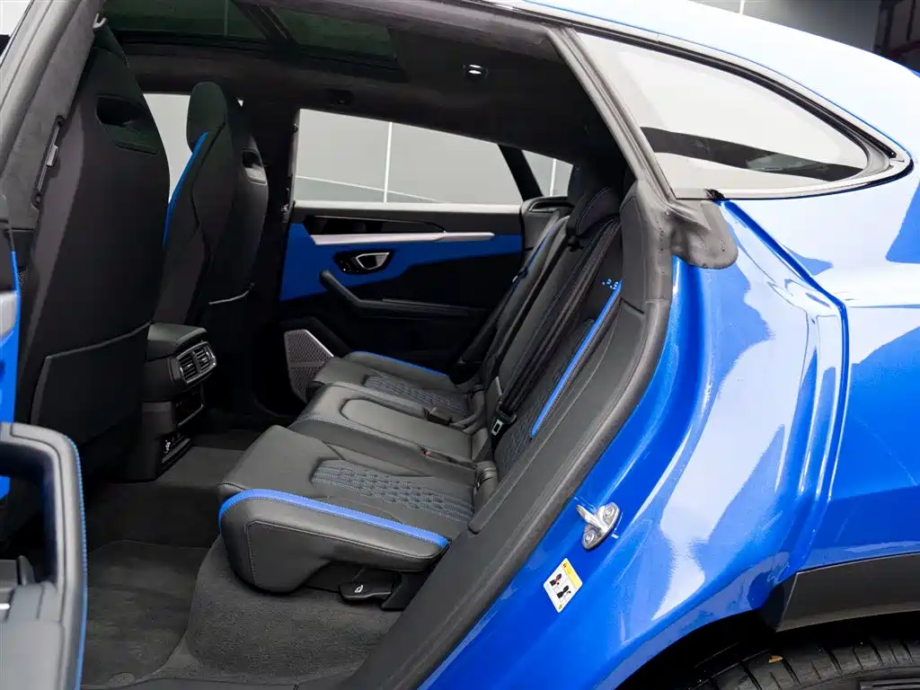 Urus 2023 4.0T V8 S купить на сайте DeffCars