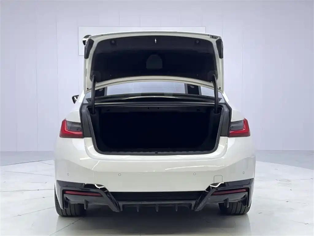 BMW i3 2024 eDrive 35 L купить на сайте DeffCars