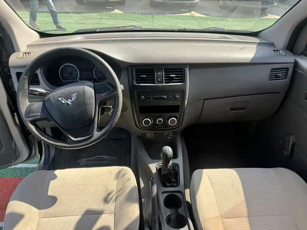 Wuling Rongguang V 2016 1.5L standard model купить на сайте DeffCars