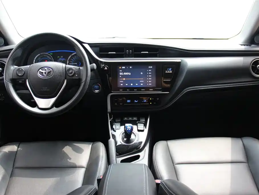Corolla 2017 facelift dual engine 1.8L E-CVT leading version купить на сайте DeffCars