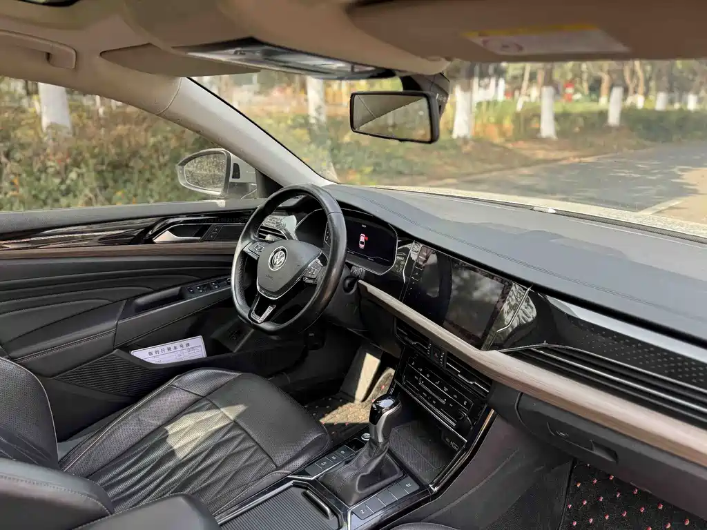 Passat 2019 330TSI Deluxe Edition National VI купить на сайте DeffCars