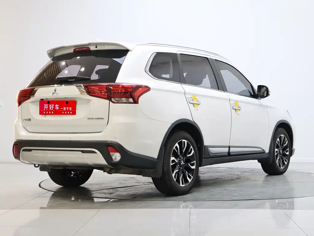 Outlander 2019 2.4L four-wheel drive exclusive version, 5 seats, National VI купить на сайте DeffCars