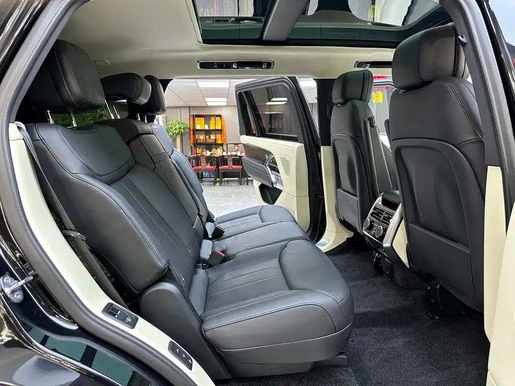 Range Rover 2023 3.0 L6 400PS Seven-seater Extended Edition купить на сайте DeffCars