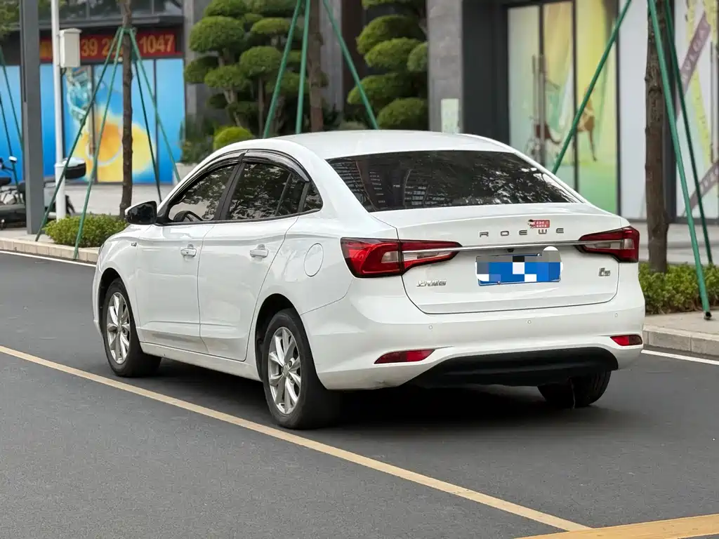Roewe i5 2019 1.5L Manual 4G Internet Langue Edition купить на сайте DeffCars