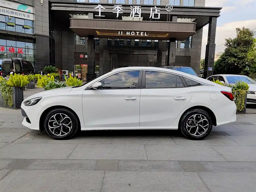 MG5 2023 180DVVT CVT Deluxe Edition купить на сайте DeffCars