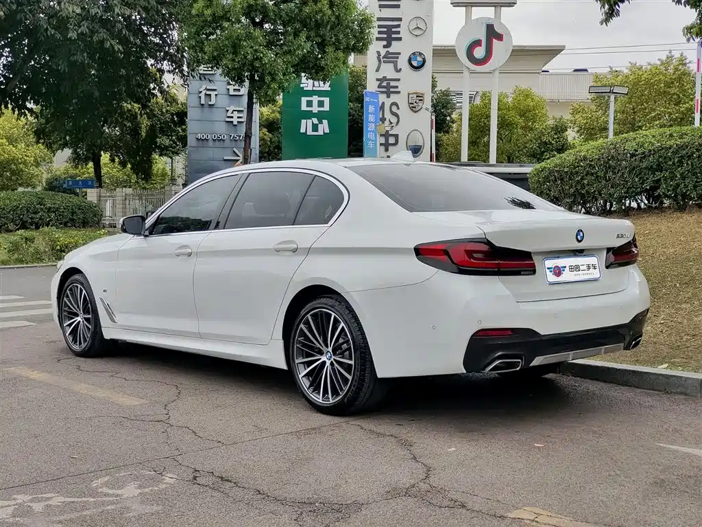 BMW 5 Series 2023 530Li Leading M Sports Package купить на сайте DeffCars