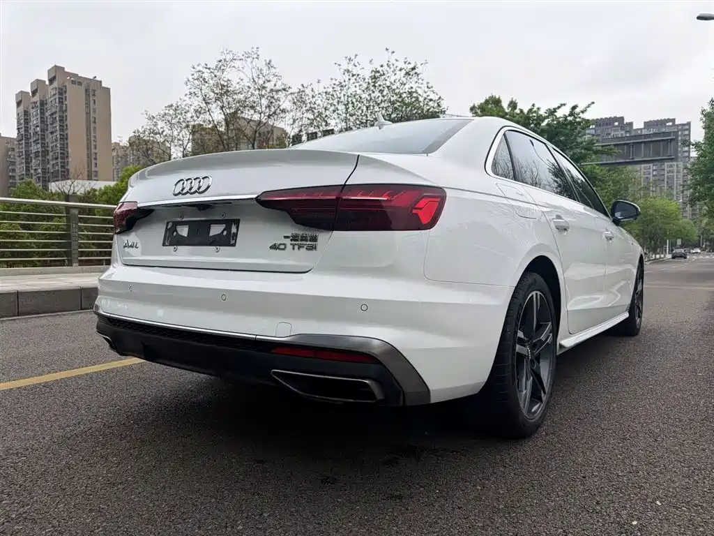 Audi A4L 2022 40 TFSI Fashionable and Dynamic купить на сайте DeffCars