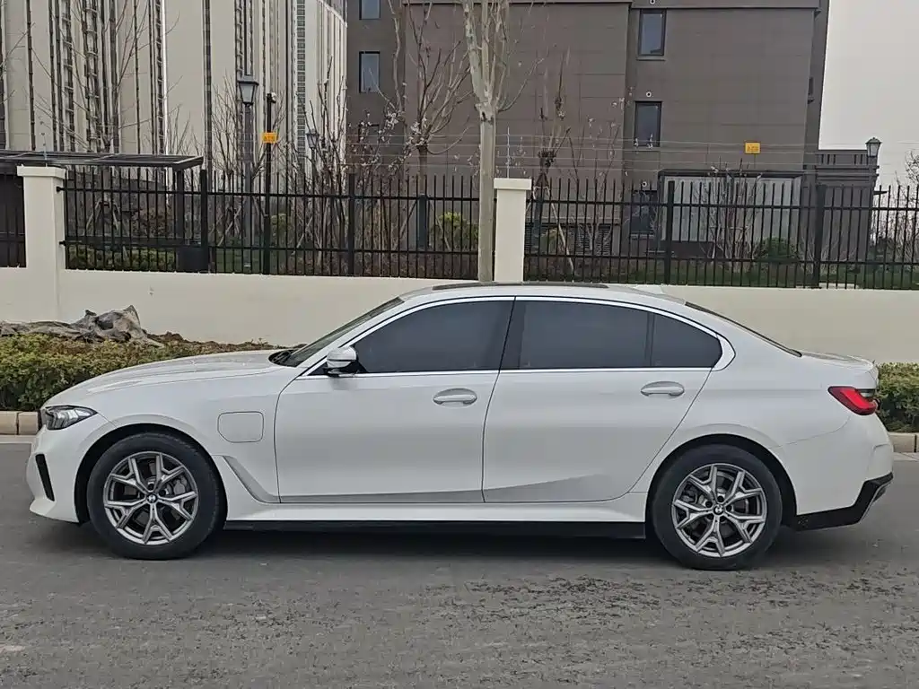 BMW i3 2025 eDrive 35 L купить на сайте DeffCars