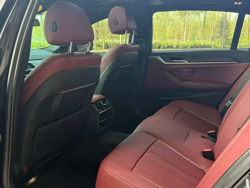 BMW 5 Series 2023 530Li Leading M Sports Package купить на сайте DeffCars
