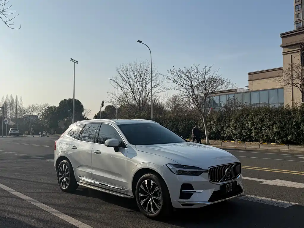 Volvo XC60 2023 B5 four-wheel drive Zhiyuan Deluxe Edition купить на сайте DeffCars