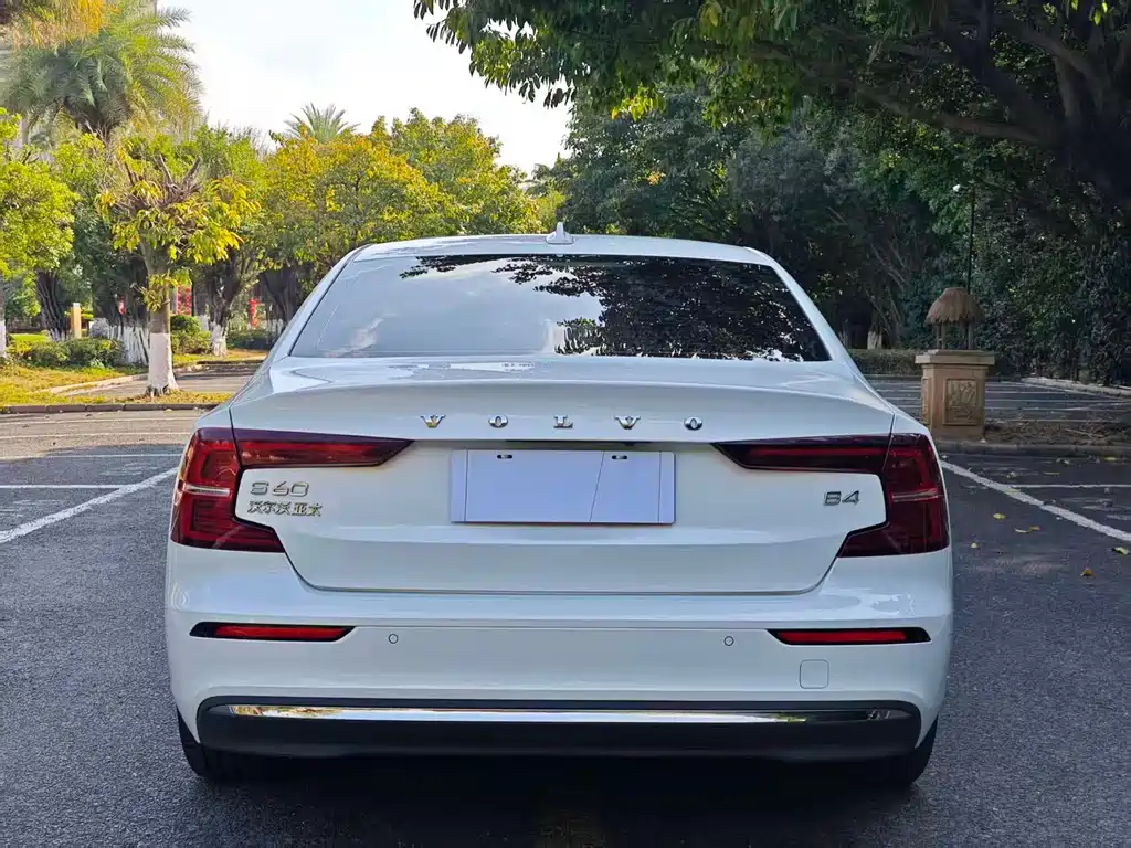 Volvo S60 2024 B4 Zhiyi Luxury Edition купить на сайте DeffCars