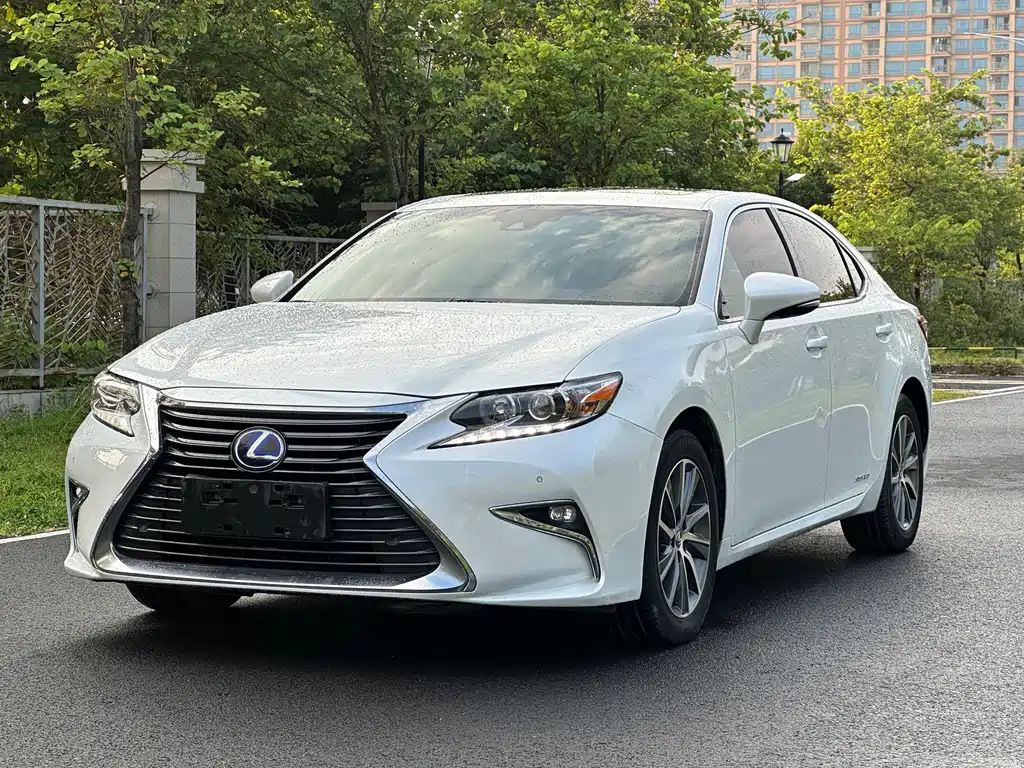 Lexus ES 2015 300h Comfort Edition купить на сайте DeffCars
