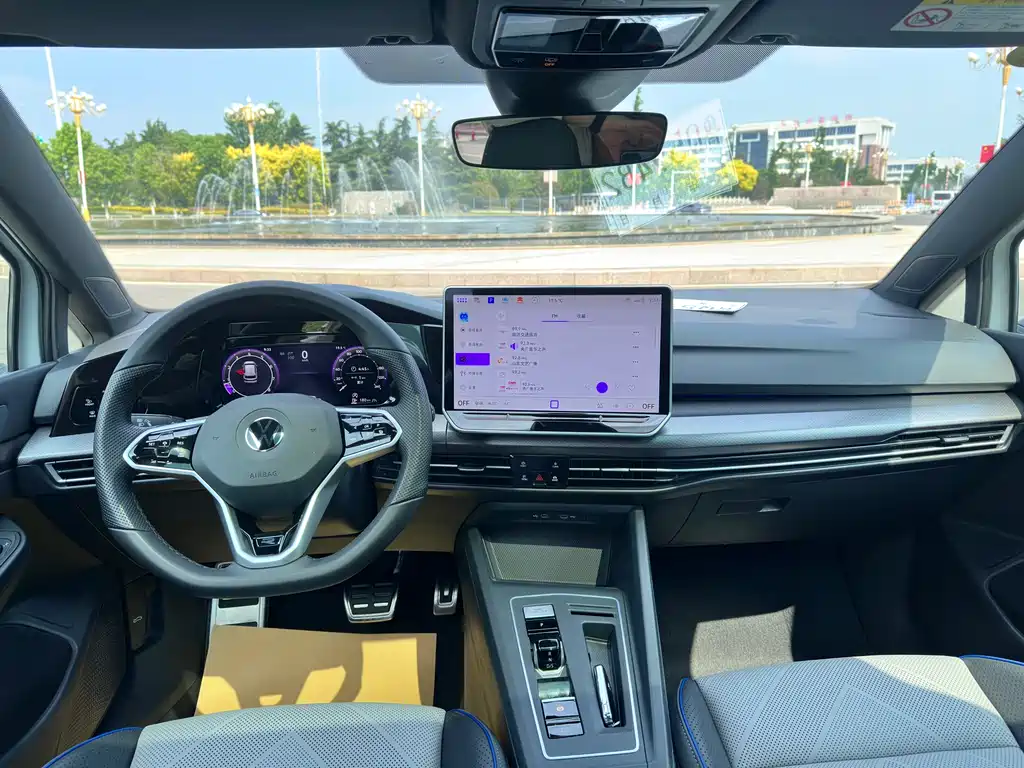 Golf 2025 300TSI R-Line купить на сайте DeffCars