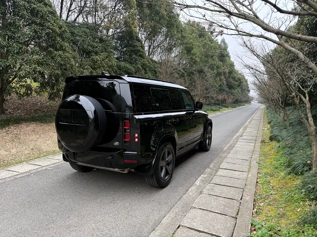 Land Rover Defender 2024 110 3.0T P400 X-DYNAMIC HSE купить на сайте DeffCars