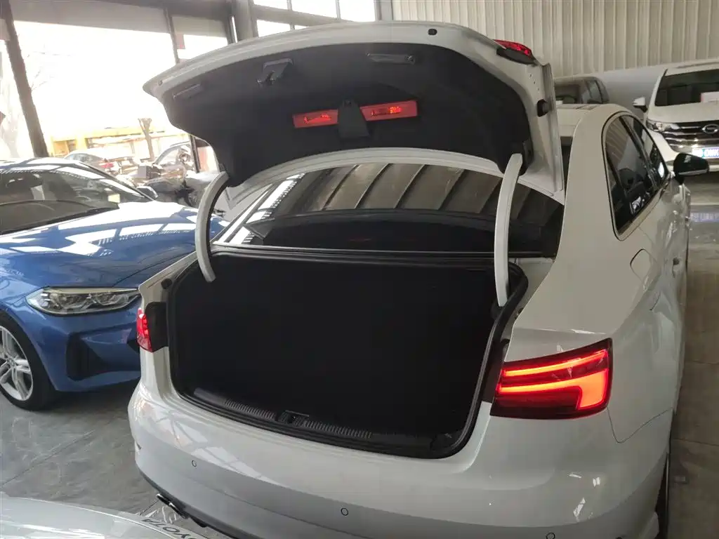 Audi A3 2018 30th Anniversary Limousine 35 TFSI Fashion купить на сайте DeffCars