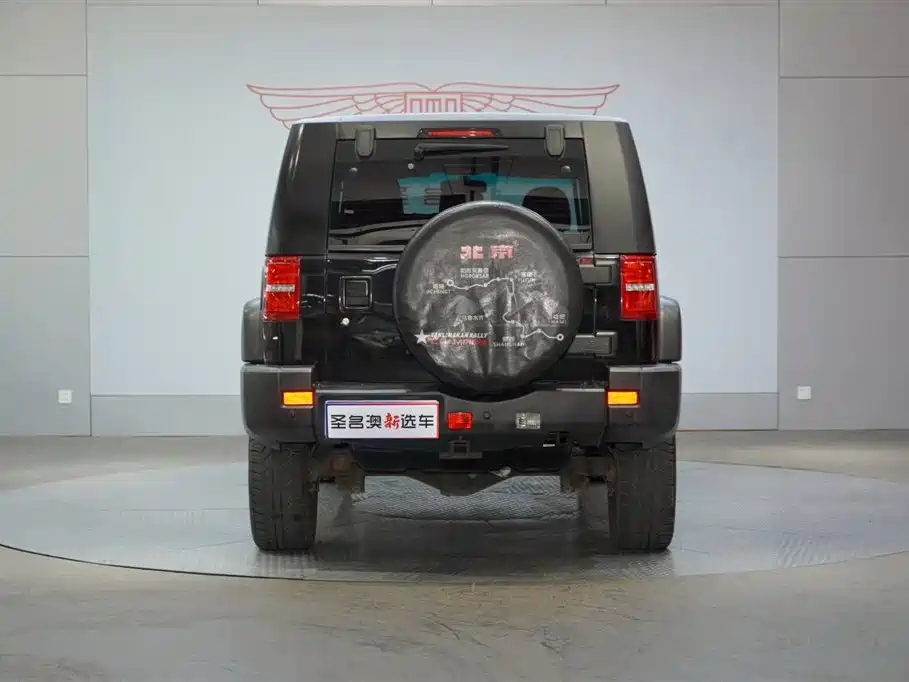 Beijing off-road BJ40 2016 40L 2.3T automatic four-wheel drive exclusive version купить на сайте DeffCars