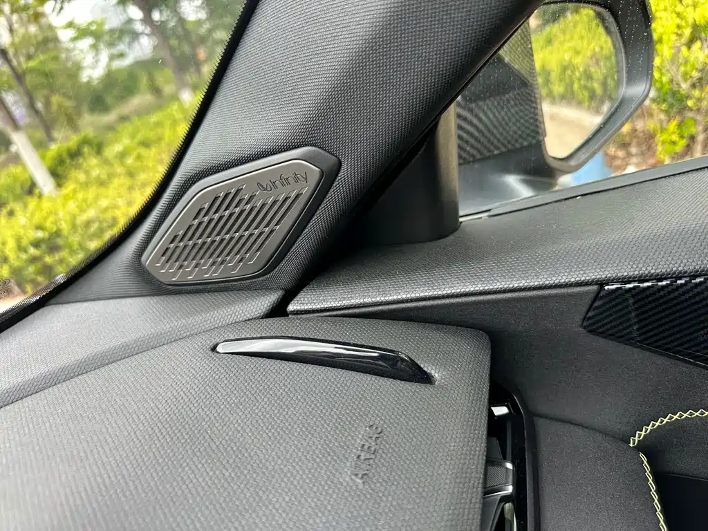 Lynk & Co 03 2023 2.0TD DCT Halo купить на сайте DeffCars