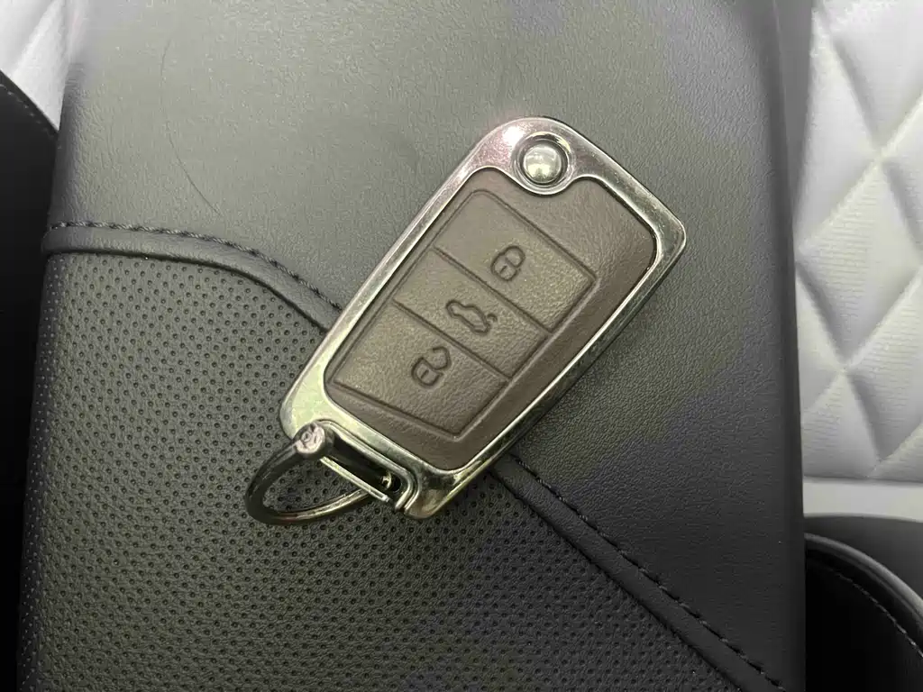 Sagitar 2025 facelift 2 300TSI DSG transcendent version купить на сайте DeffCars