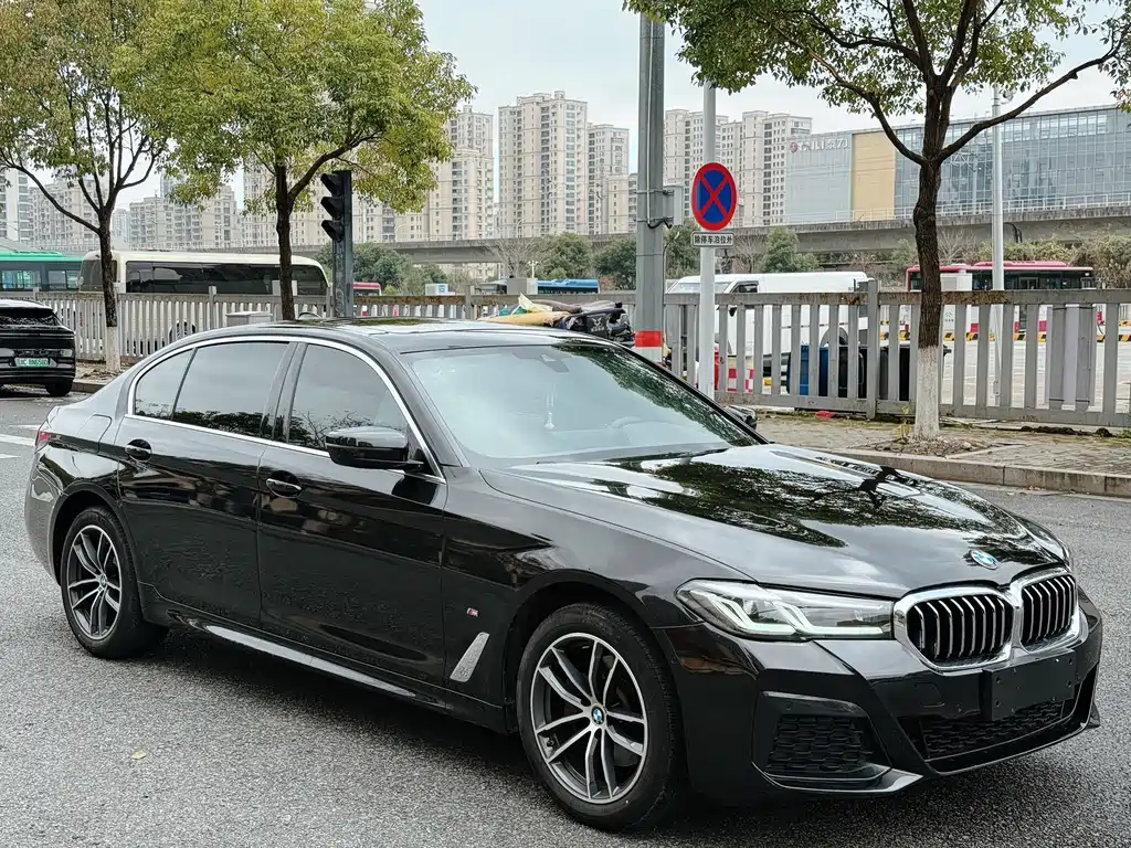 BMW 5 Series 2022 525Li M Sports Package купить на сайте DeffCars