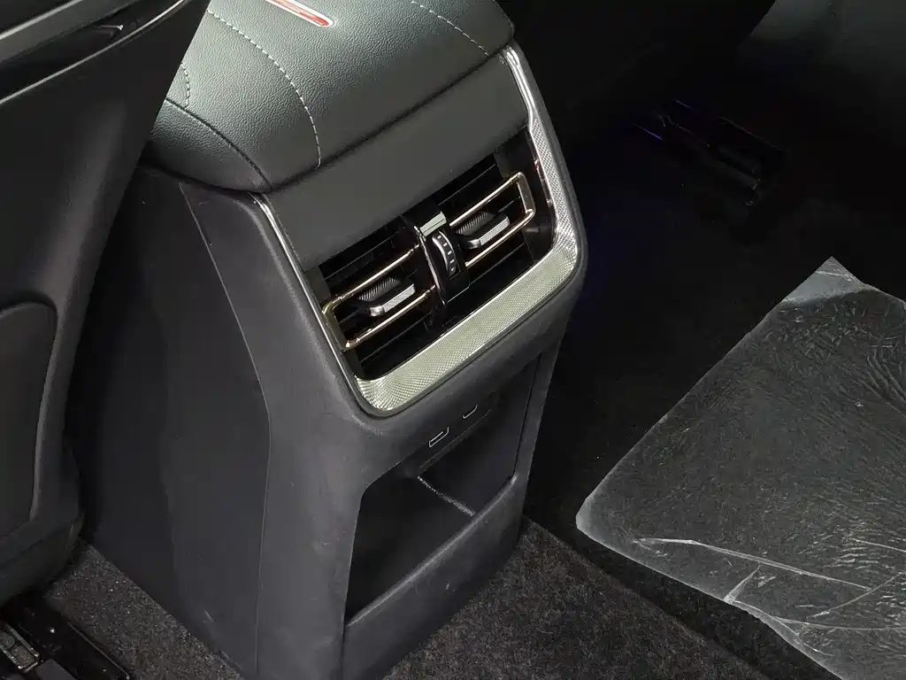 Hongqi H5 2023 1.5T DCT Zhilian Qiyun Edition купить на сайте DeffCars