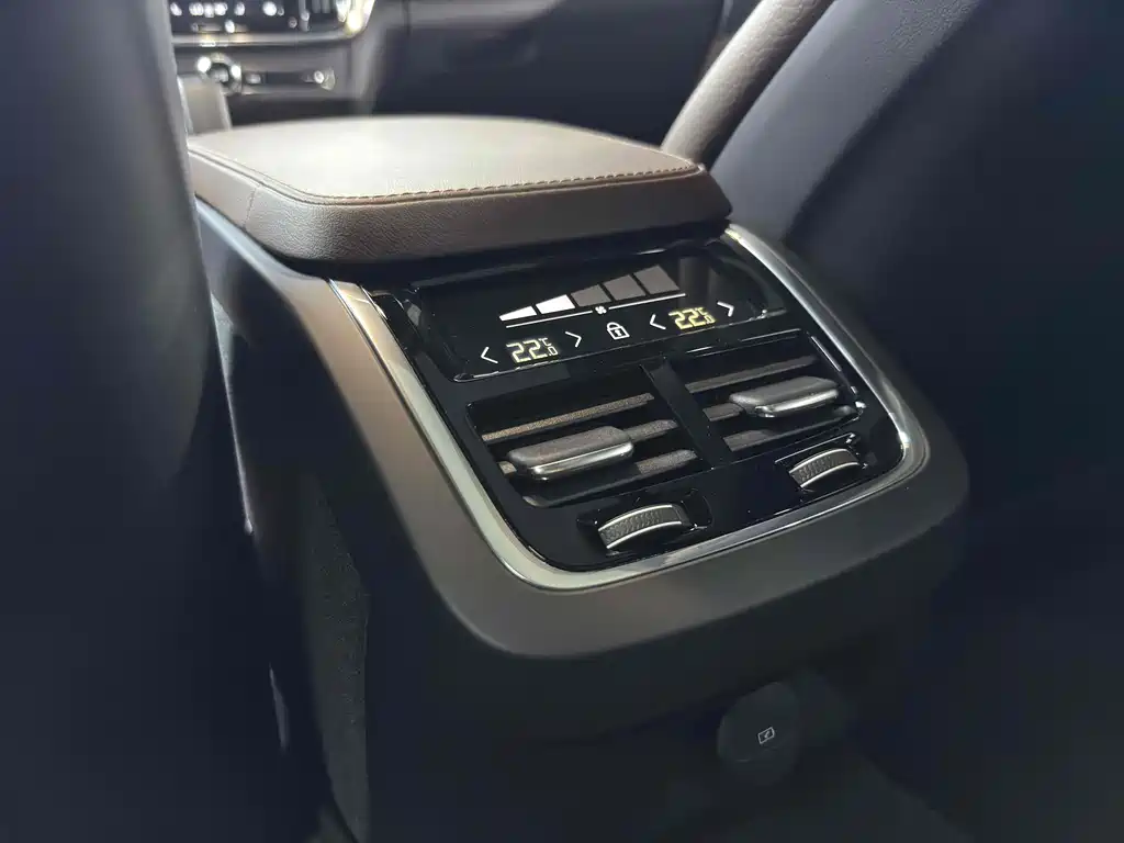 Volvo V90 2024 Cross Country B5 AWD Zhiyuan Edition купить на сайте DeffCars