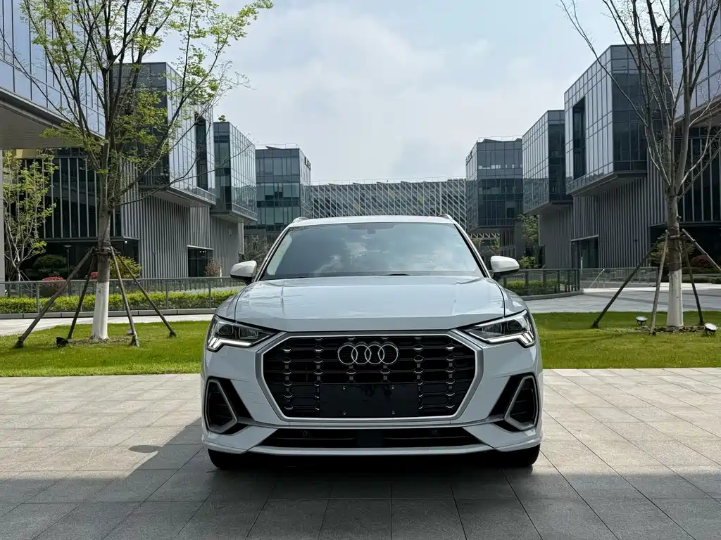 Audi Q3 2021 40 TFSI Fashionable and Dynamic купить на сайте DeffCars
