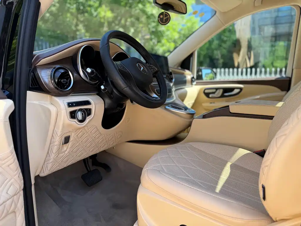 Mercedes-Benz V-Class 2021 V 260 L Long Wheelbase Luxury Edition купить на сайте DeffCars