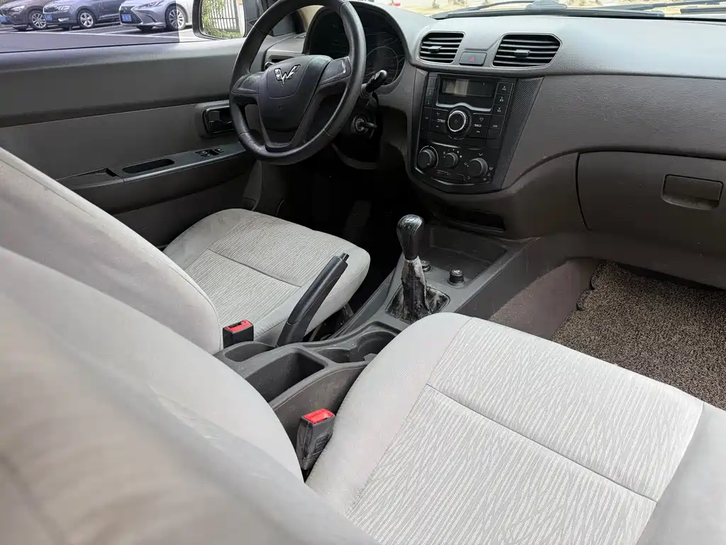 Wuling Hongguang 2015 1.5L S basic model National IV купить на сайте DeffCars