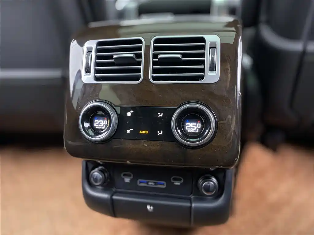 Range Rover 2022 3.0 L6 400PS Legendary Extended Classic Edition купить на сайте DeffCars