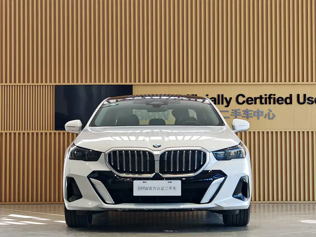 BMW 5 Series 2024 530Li Leading M Sports Package купить на сайте DeffCars