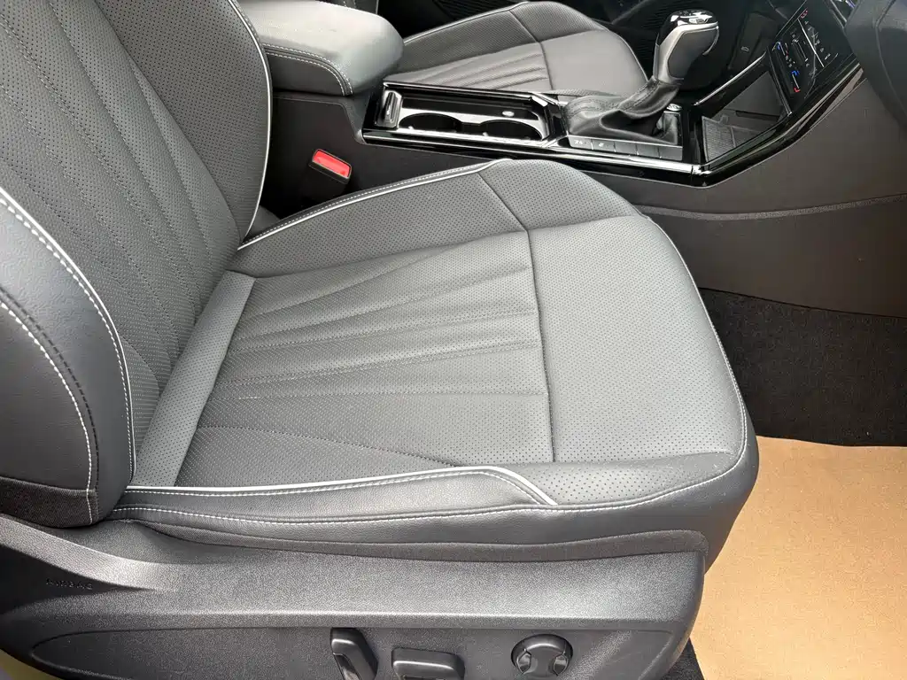 Passat 2024 380TSI Deluxe Edition купить на сайте DeffCars