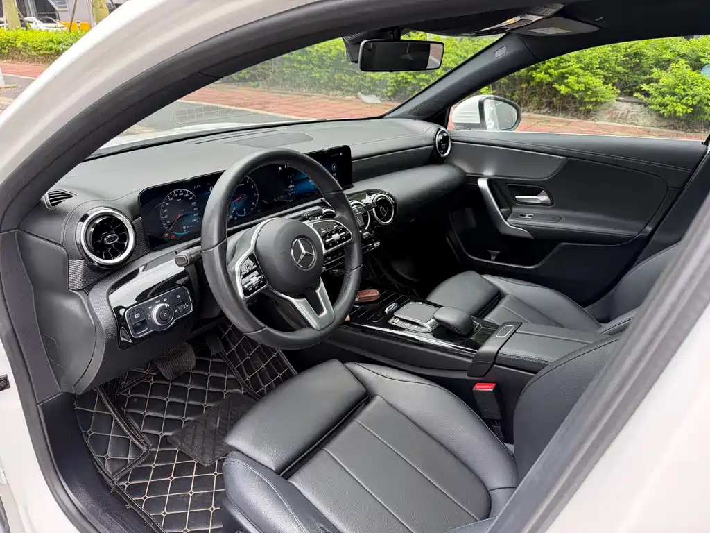 Mercedes-Benz A-Class 2020 facelift A 180 L купить на сайте DeffCars