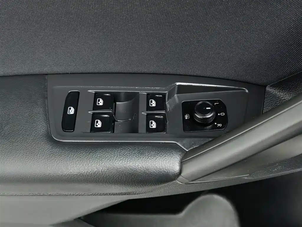 Tiguan L 2022 330TSI automatic two-wheel drive comfort version купить на сайте DeffCars