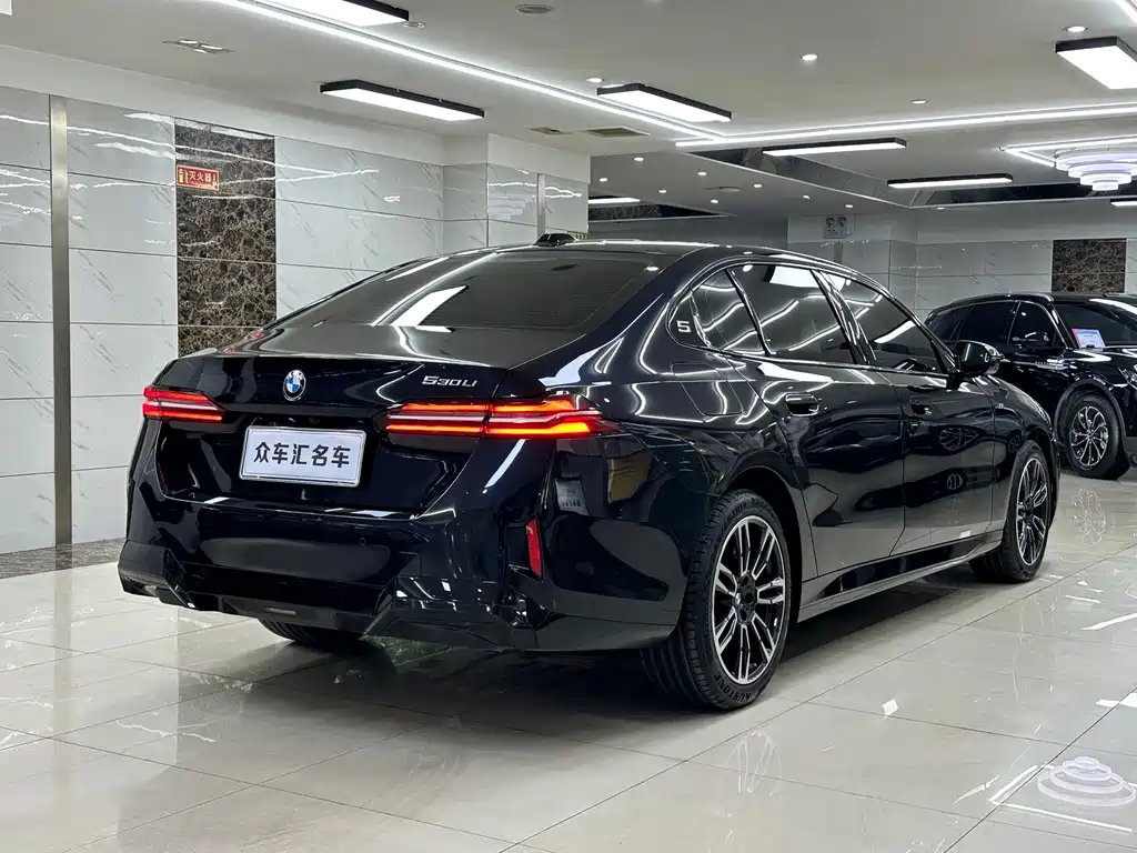 BMW 5 Series 2025 530Li Leading M Sports Package купить на сайте DeffCars