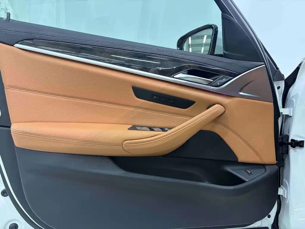 BMW 5 Series 2018 facelift 530Li leading M sports package купить на сайте DeffCars