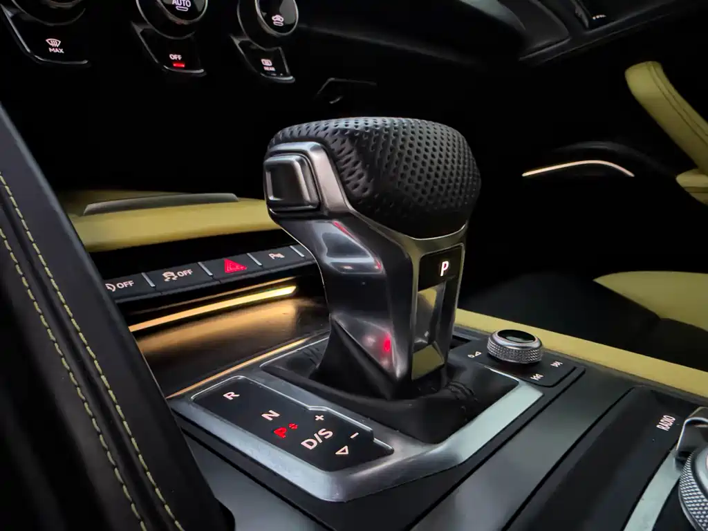 Audi R8 2017 V10 Spyder купить на сайте DeffCars