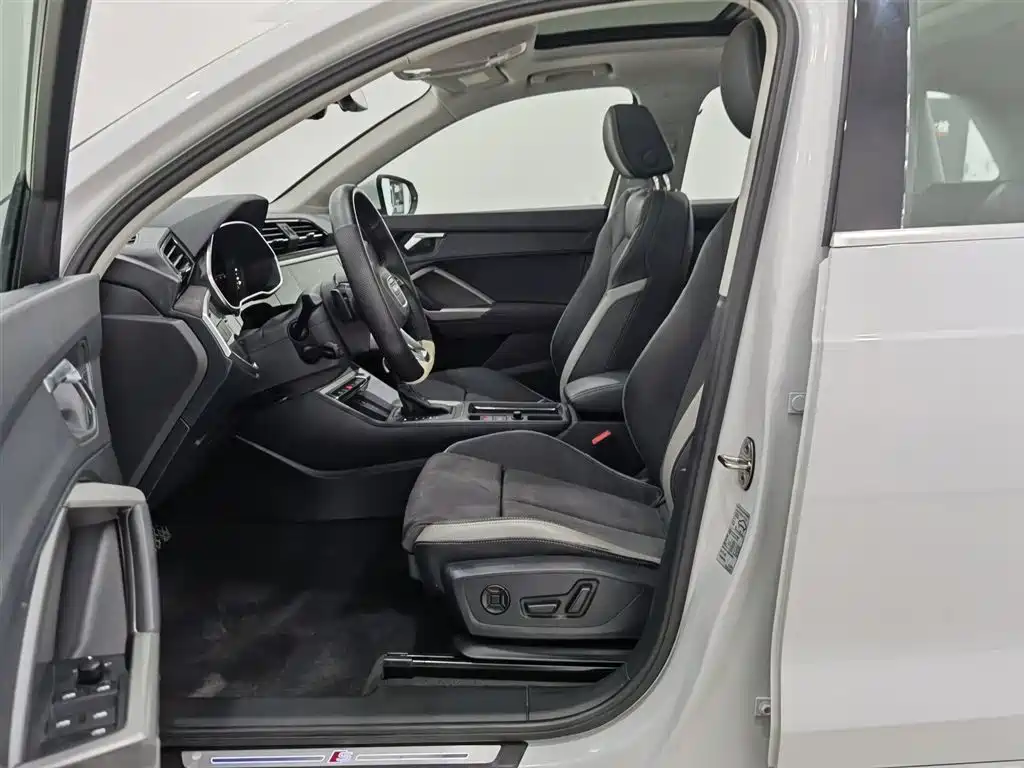 Audi Q3 2022 35 TFSI Fashionable and Dynamic купить на сайте DeffCars
