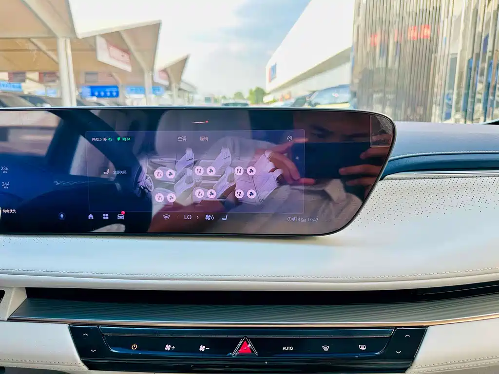 Buick GL8 New Energy 2024 Lu Zun Luxury Edition 6 seats купить на сайте DeffCars