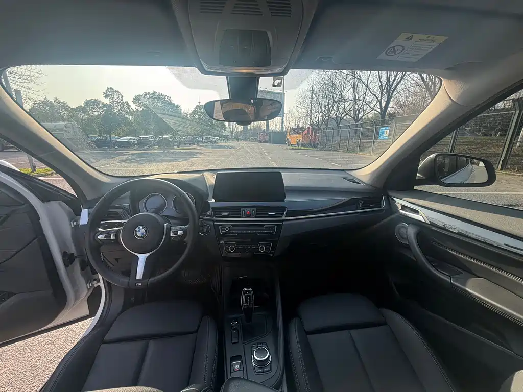 BMW X1 2022 sDrive25Li Leading Model купить на сайте DeffCars
