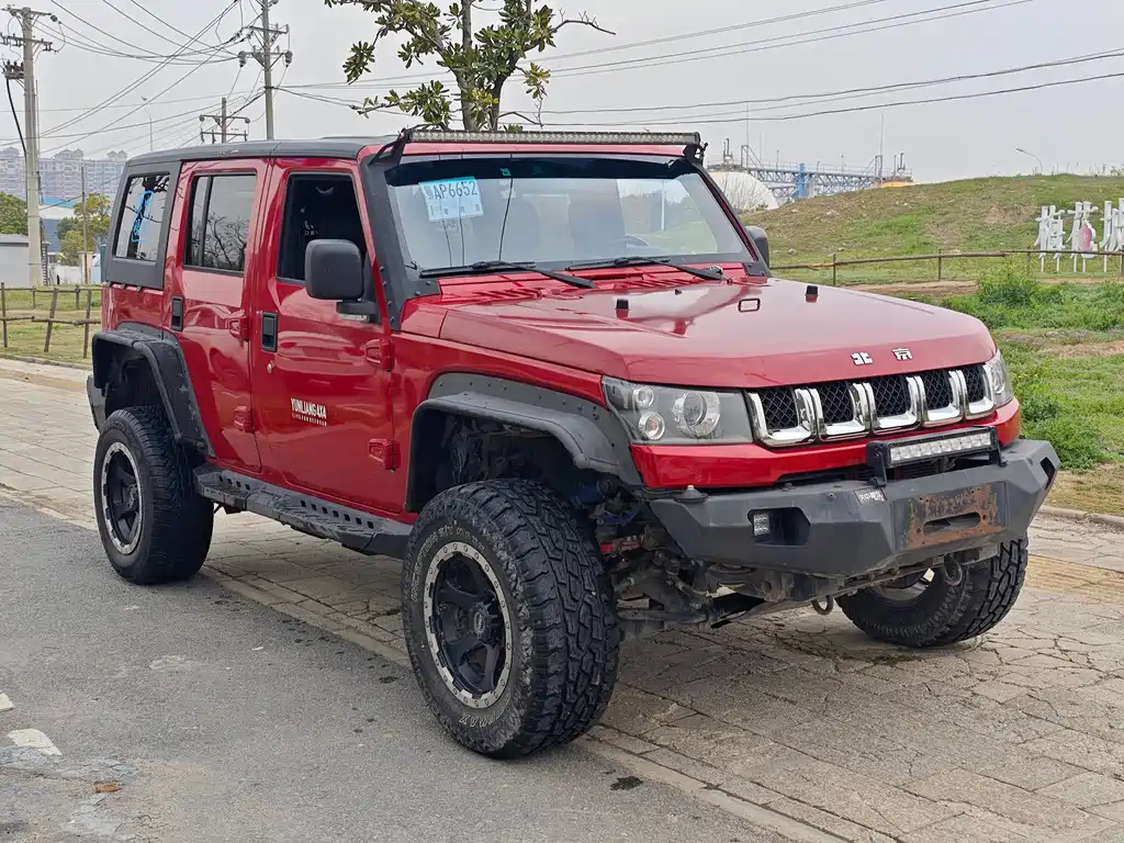 Beijing off-road BJ40 2017 40L 2.3T automatic four-wheel drive ring tower championship version купить на сайте DeffCars