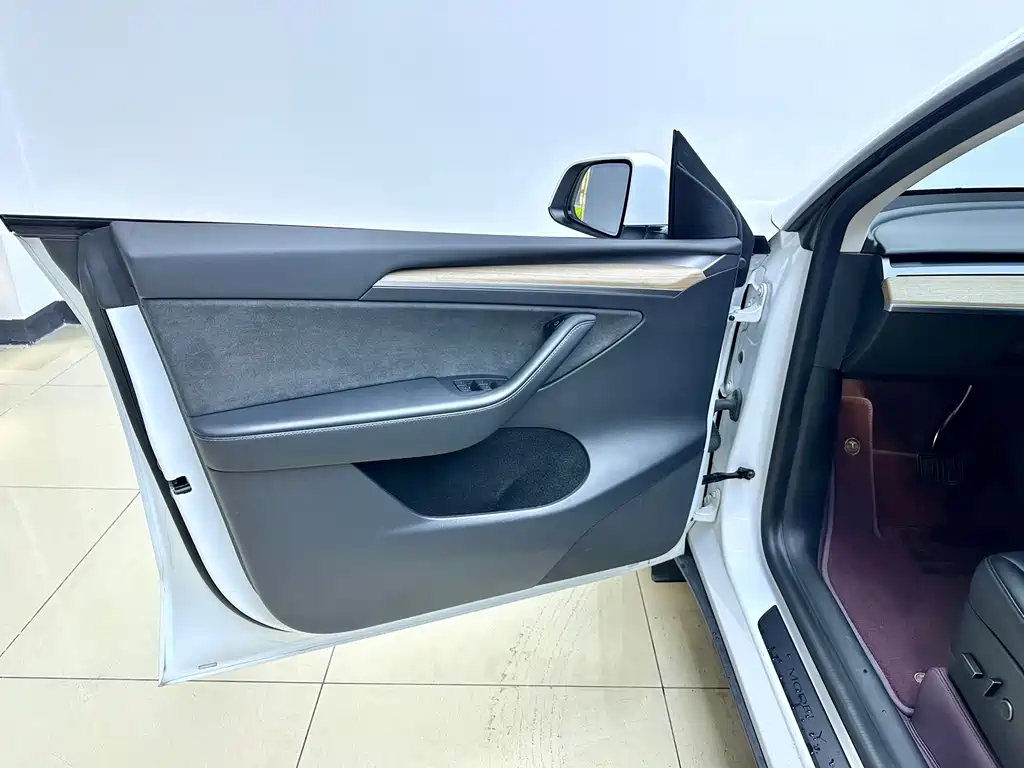 Model Y 2022 rear-wheel drive version купить на сайте DeffCars