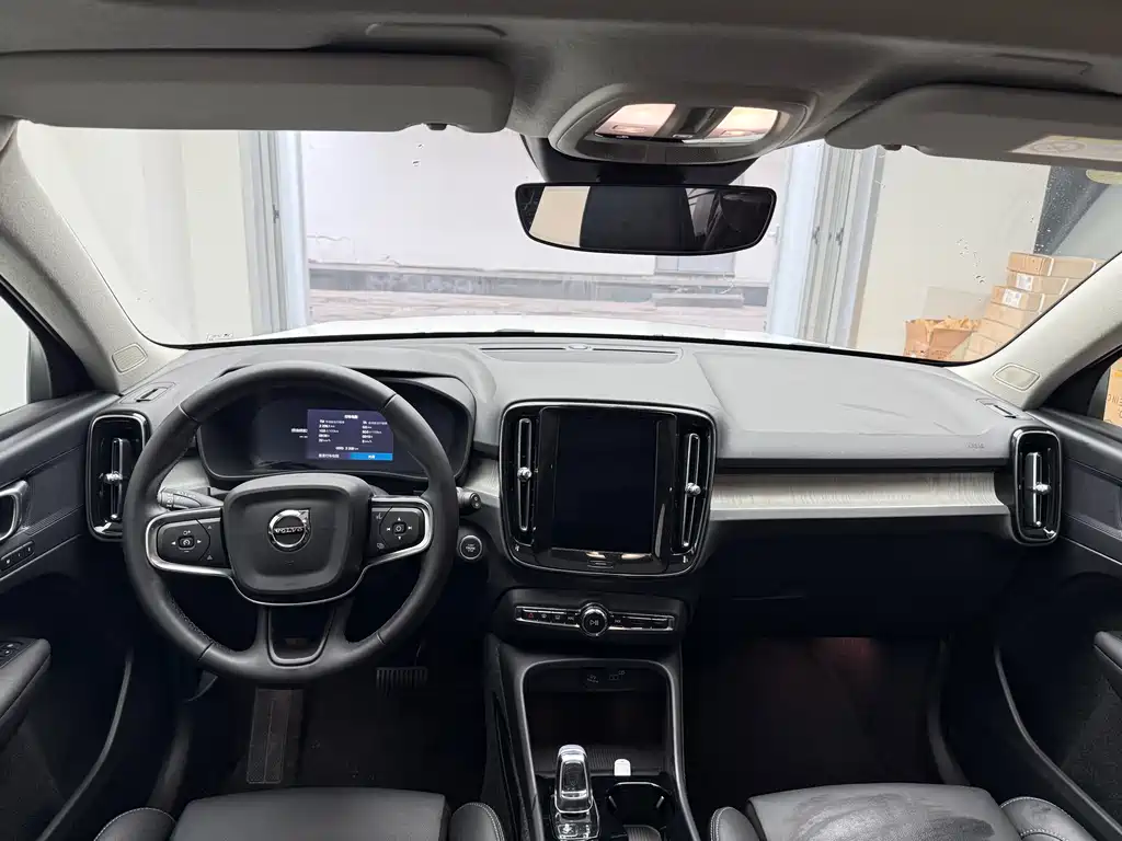 Volvo XC40 2025 B4 four-wheel drive Zhiyuan luxury version купить на сайте DeffCars