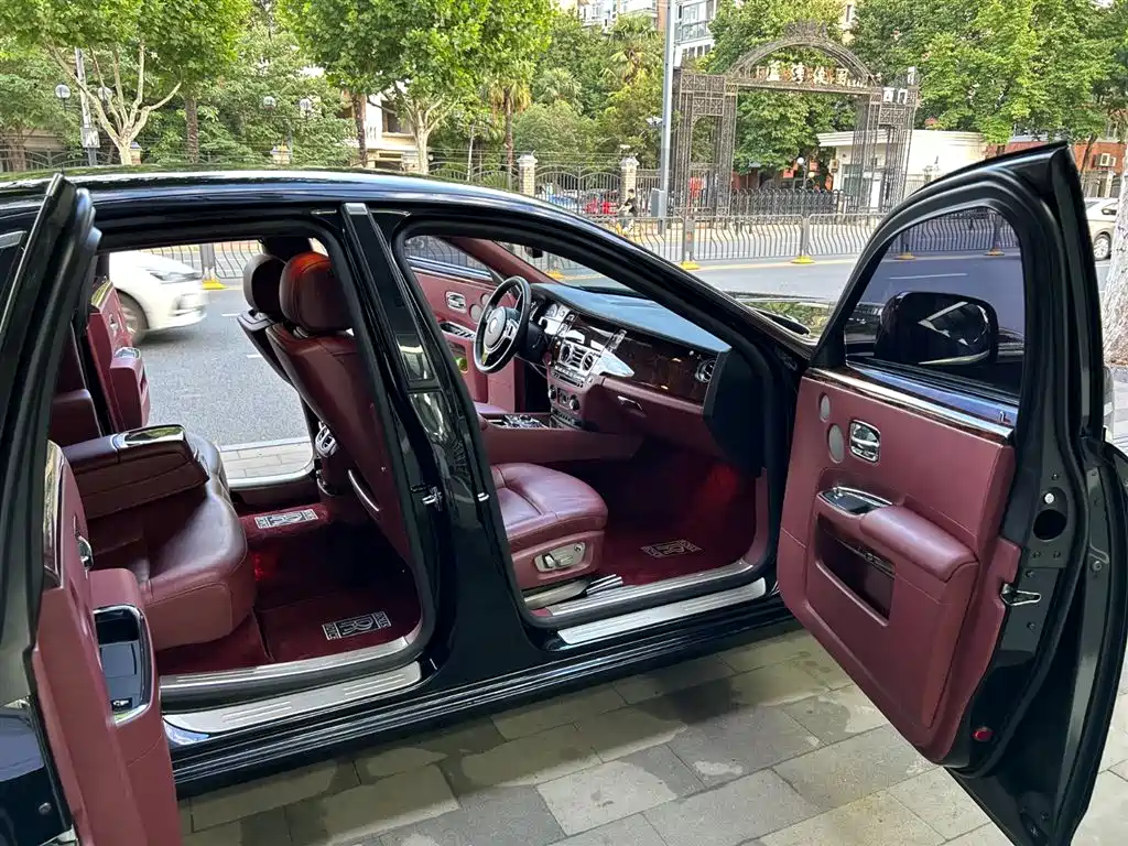 Ghost 2010 6.6T Standard Edition купить на сайте DeffCars