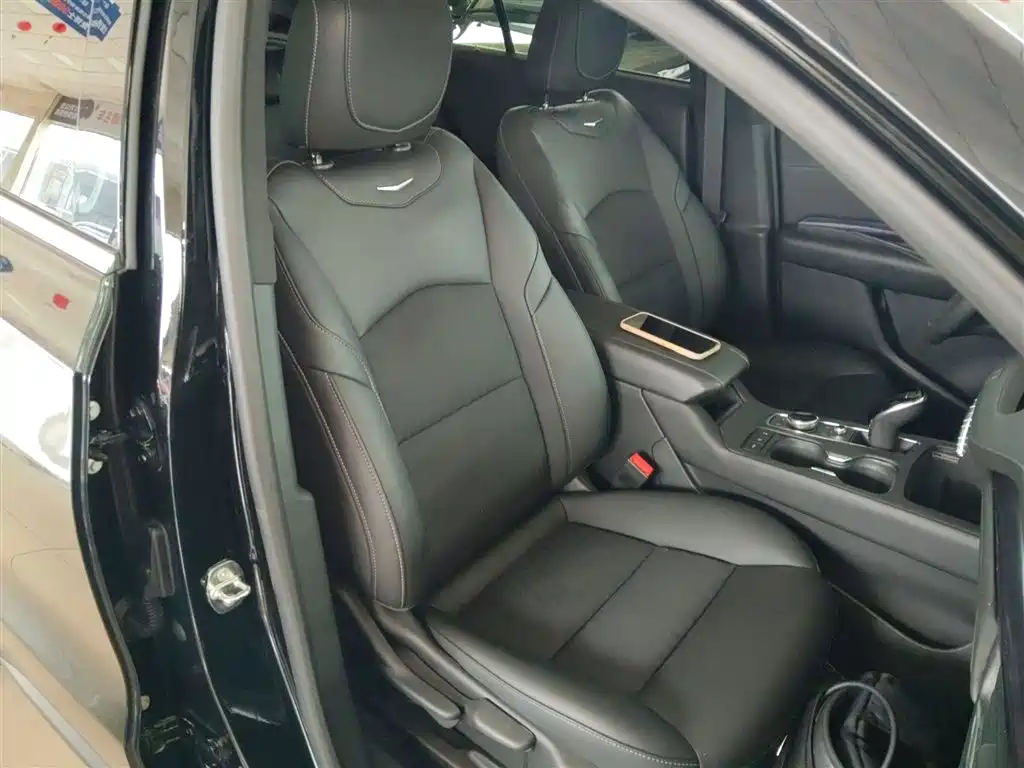 Cadillac XT4 2022 28T two-wheel drive fashion model купить на сайте DeffCars