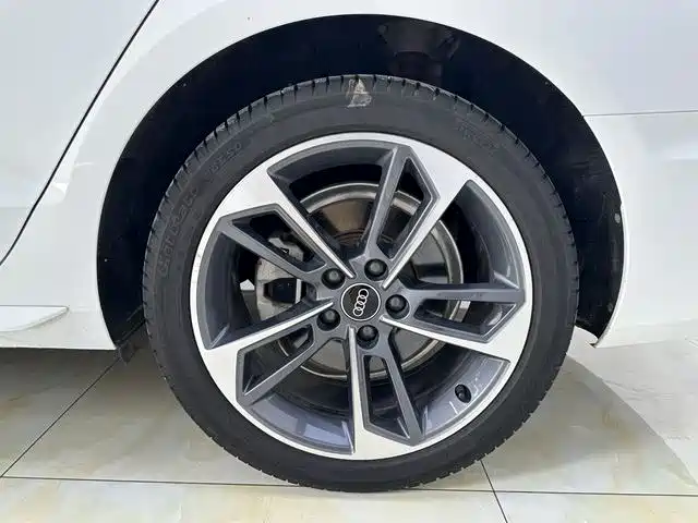 Audi A4L 2024 40 TFSI Fashionable and Dynamic купить на сайте DeffCars