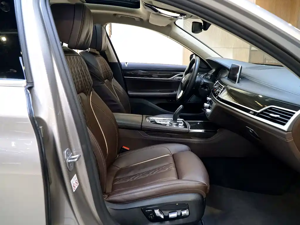BMW 7 Series 2021 730Li Luxury Package купить на сайте DeffCars