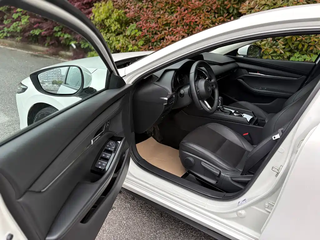 Mazda3 Angkesela 2023 2.0L Automatic Premium Edition купить на сайте DeffCars