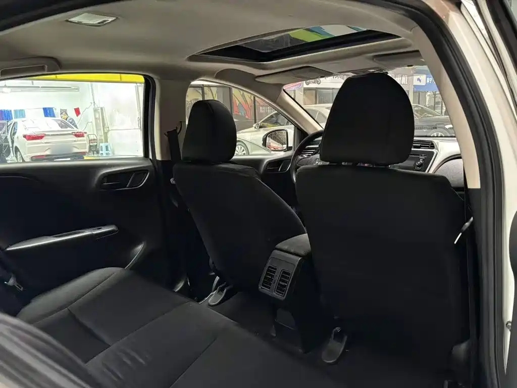 Fengfan 2015 1.5L CVT Deluxe Edition купить на сайте DeffCars