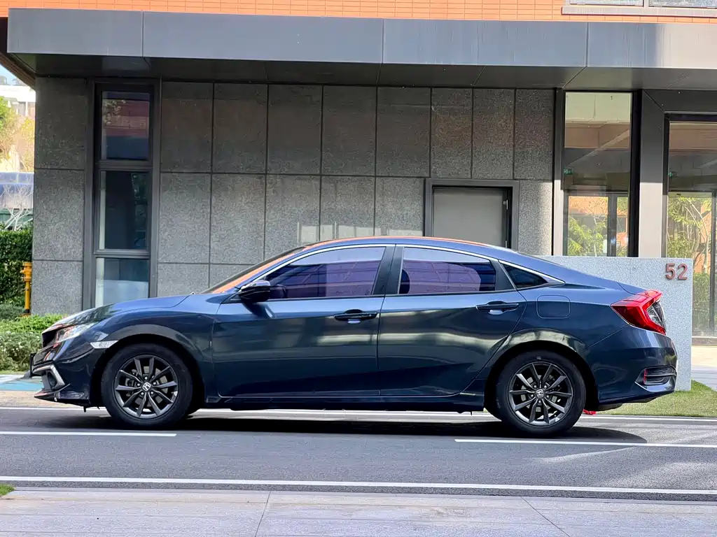 Civic 2019 220TURBO CVT Dynamic Edition National V купить на сайте DeffCars